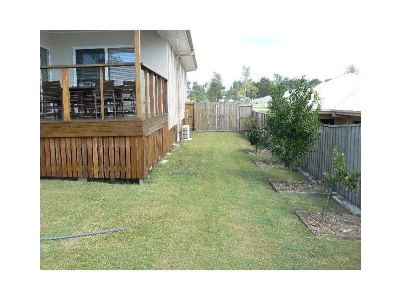 8 Cedarton Cres, Ormeau QLD 4208