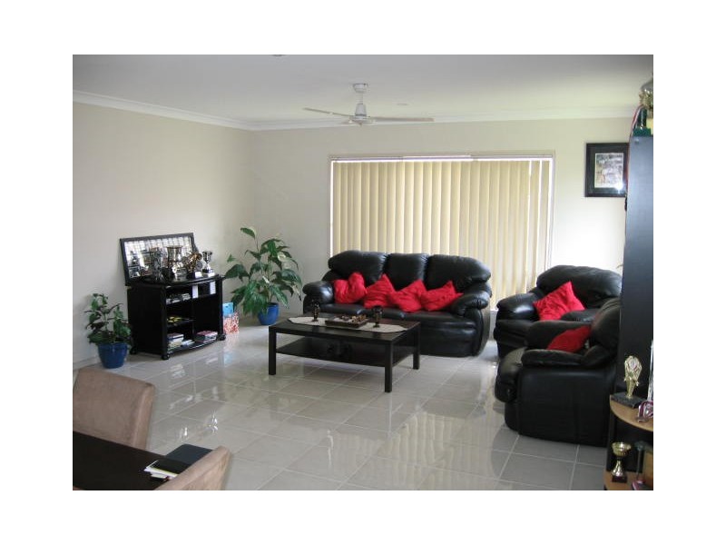 37 Riverside Tce, Windaroo QLD 4207