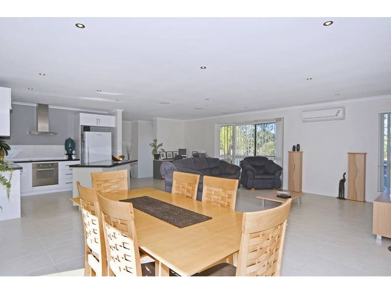 12 Parish Court, Molendinar QLD 4214