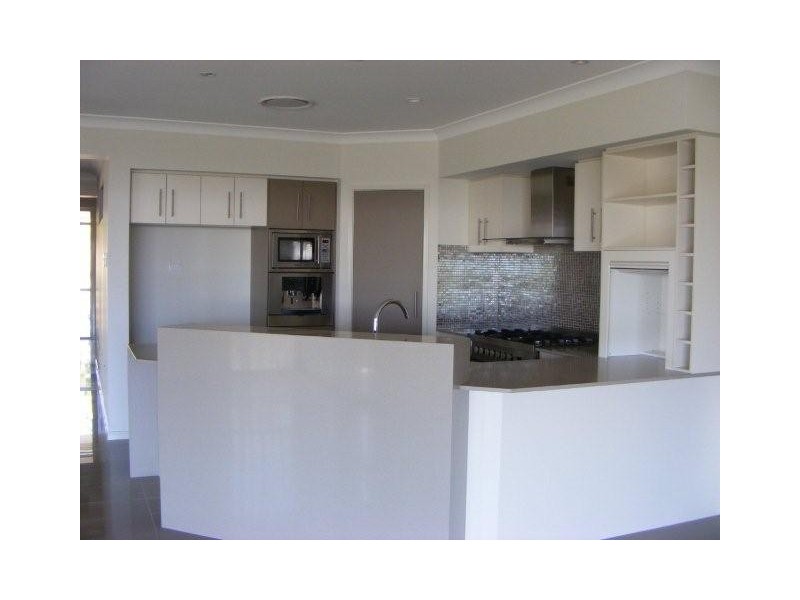 11 Stoney Creek Circuit, Ormeau QLD 4208