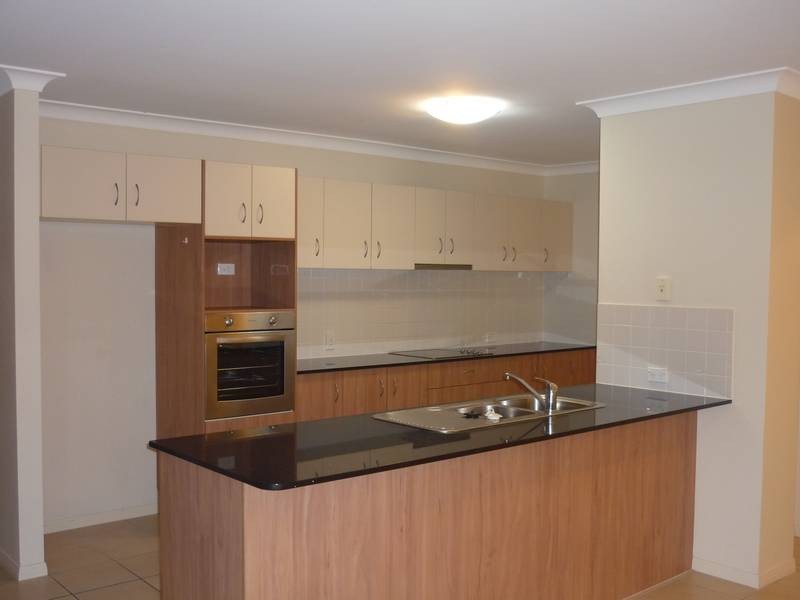 2 Noelene Lane, Arundel QLD 4214