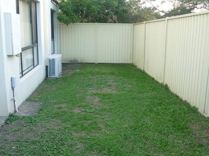 2 Noelene Lane, Arundel QLD 4214