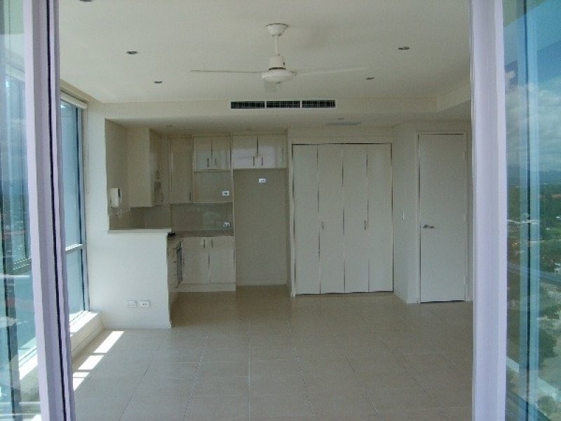 1 como cres, Southport QLD 4215