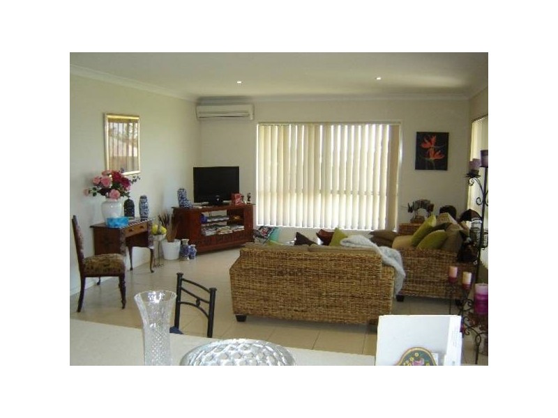 24 Paris Pde, Ormeau QLD 4208