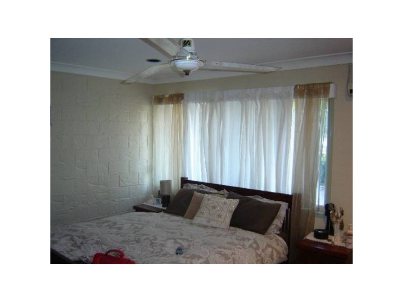 81 Olsen Ave, Labrador QLD 4215