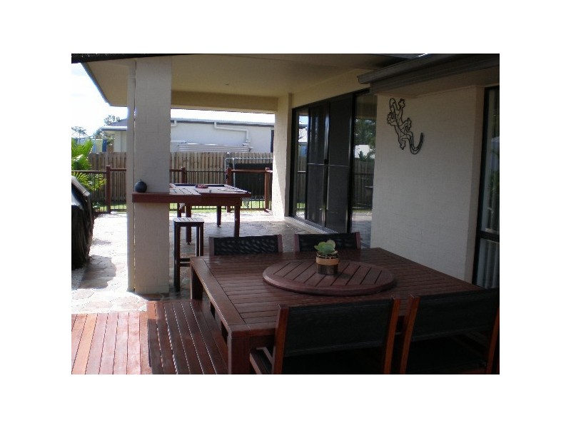 18 Laurdale Cres, Ormeau QLD 4208