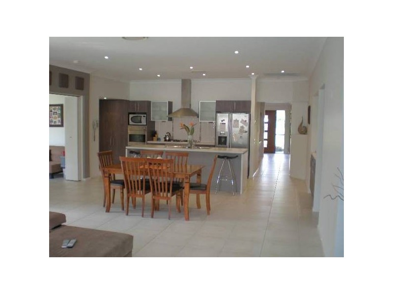 18 Laurdale Cres, Ormeau QLD 4208