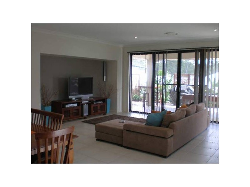 18 Laurdale Cres, Ormeau QLD 4208