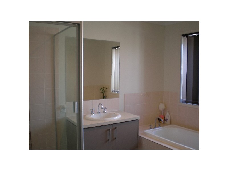 18 Laurdale Cres, Ormeau QLD 4208