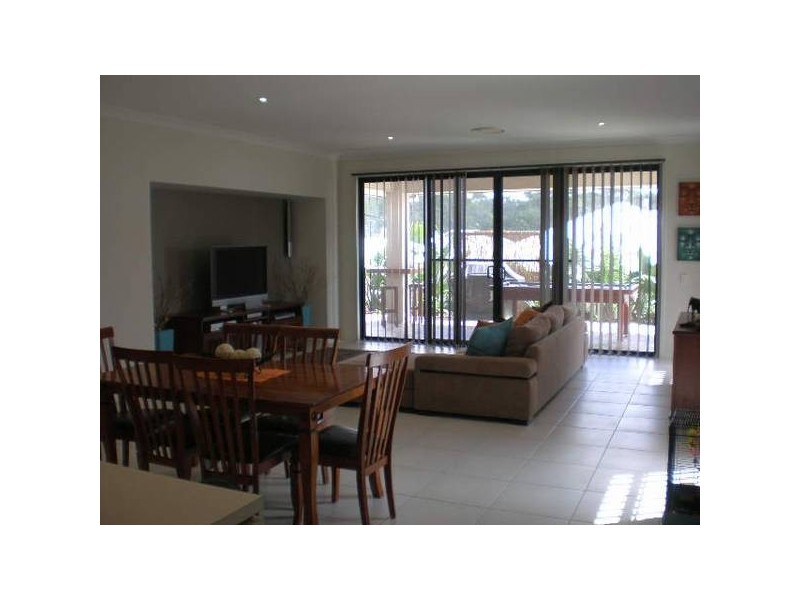 18 Laurdale Cres, Ormeau QLD 4208