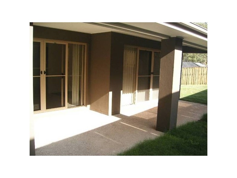 6 Streeton Pl, Pacific Pines QLD 4211