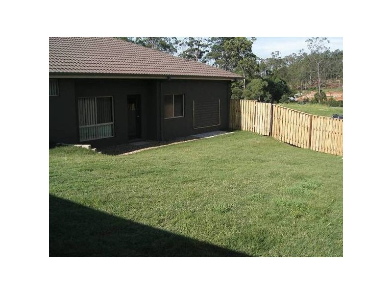 6 Streeton Pl, Pacific Pines QLD 4211