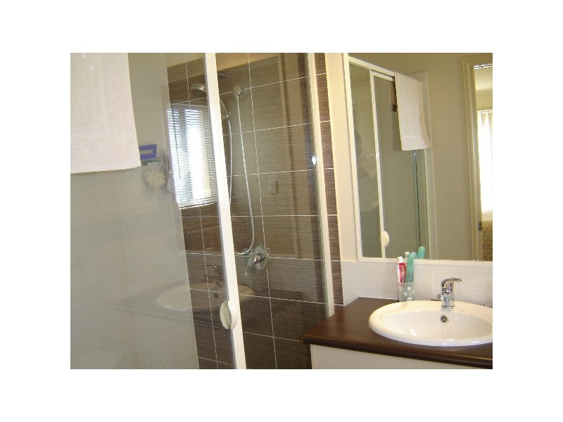 1/2 Carob Court, Ormeau QLD 4208