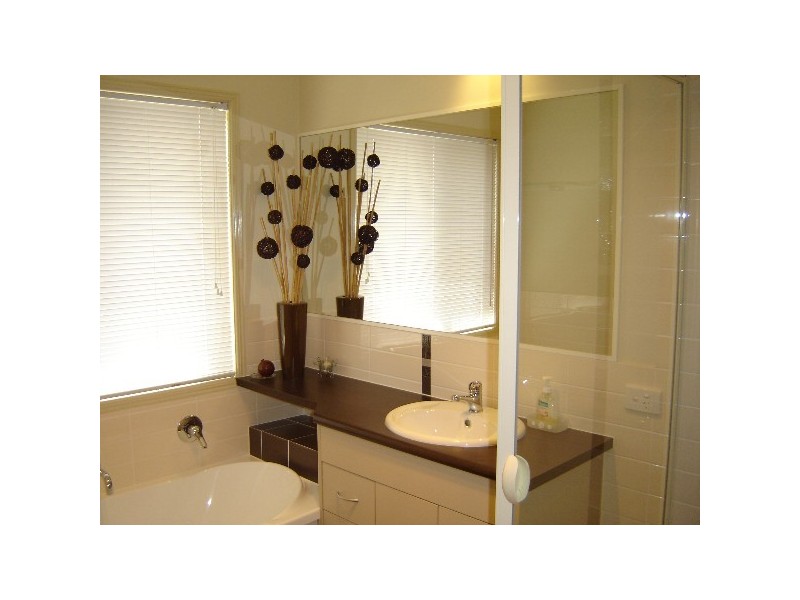 1/2 Carob Court, Ormeau QLD 4208