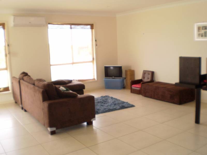 1/9 Summerlea Cres, Ormeau QLD 4208