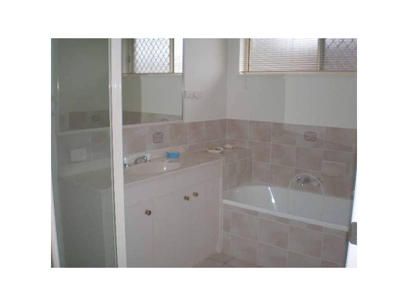 77 Hanlon St, Tanah Merah QLD 4128