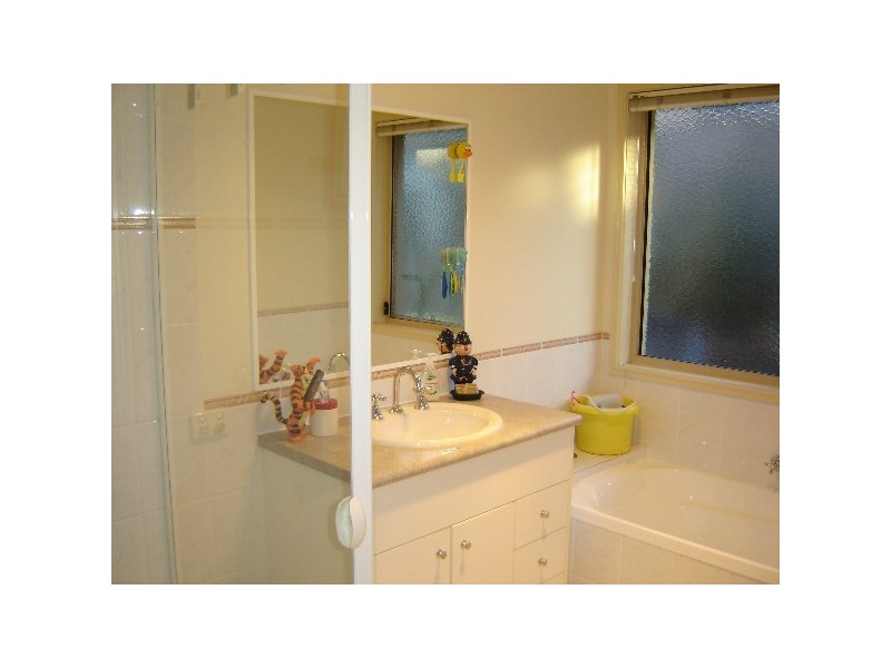 5 Greensborough Cr, Parkwood QLD 4214