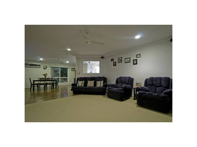 8 Haase Cr, Ormeau QLD 4208