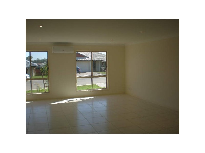 2/9 Summerlea Cr, Ormeau QLD 4208