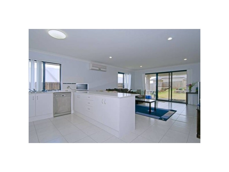 16 Paris Pde, Ormeau QLD 4208