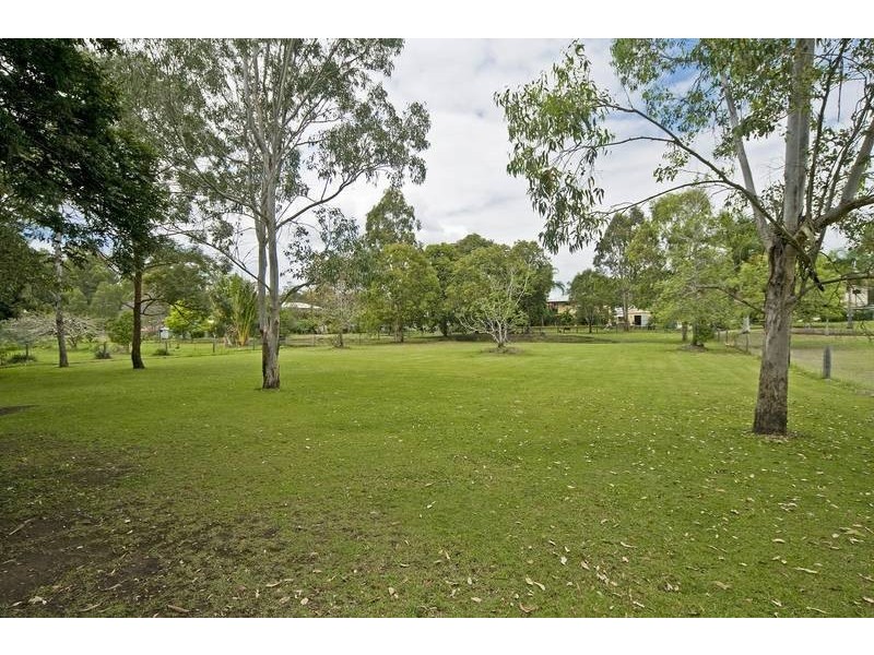 20 River Rd, Alberton QLD 4207