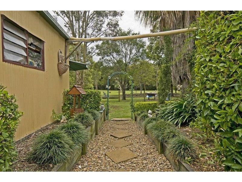 20 River Rd, Alberton QLD 4207