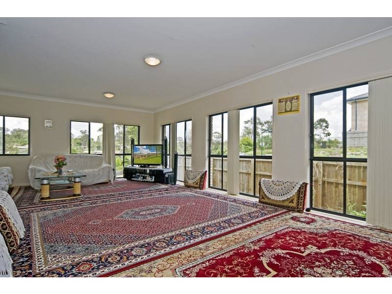 57 Grove Rd, Edens Landing QLD 4207