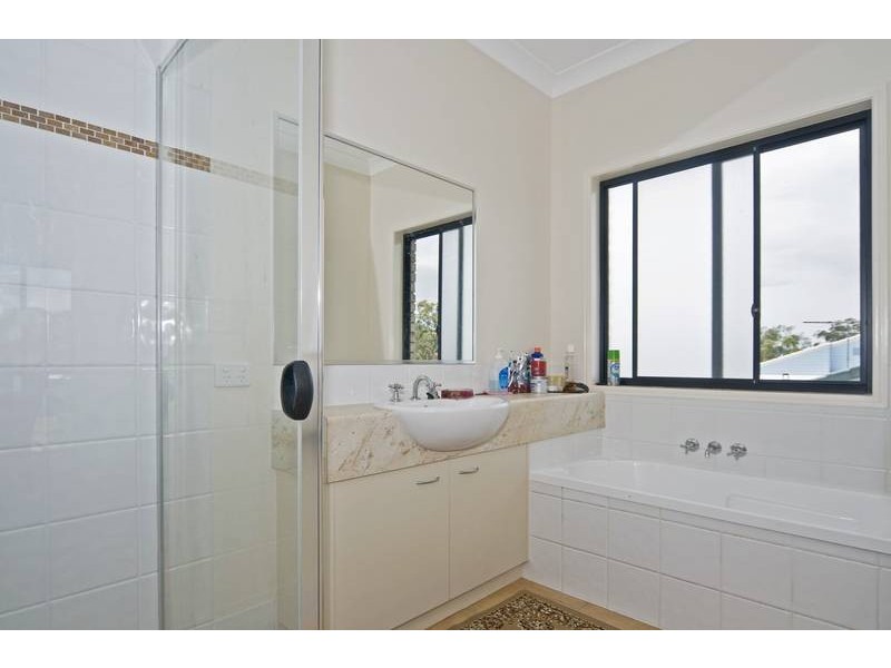 57 Grove Rd, Edens Landing QLD 4207