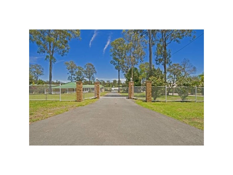 38 Sears Rd, Yatala QLD 4207