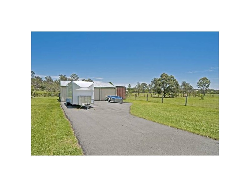 38 Sears Rd, Yatala QLD 4207