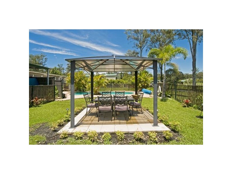 38 Sears Rd, Yatala QLD 4207