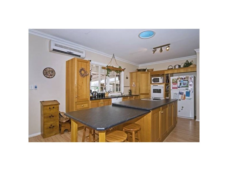 38 Sears Rd, Yatala QLD 4207