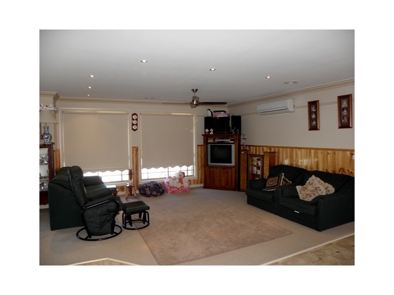 8 Spring Street, Koroit VIC 3282