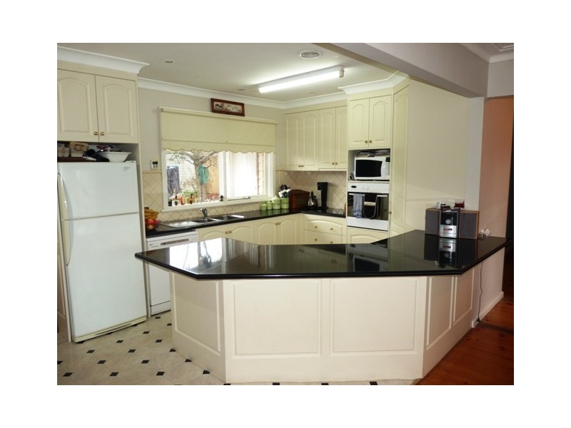 27 Mitchell Street, Cobden VIC 3266