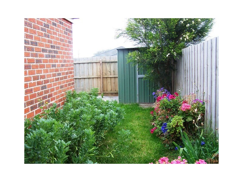 2/13 Golden Spring Crt, Warrnambool VIC 3280