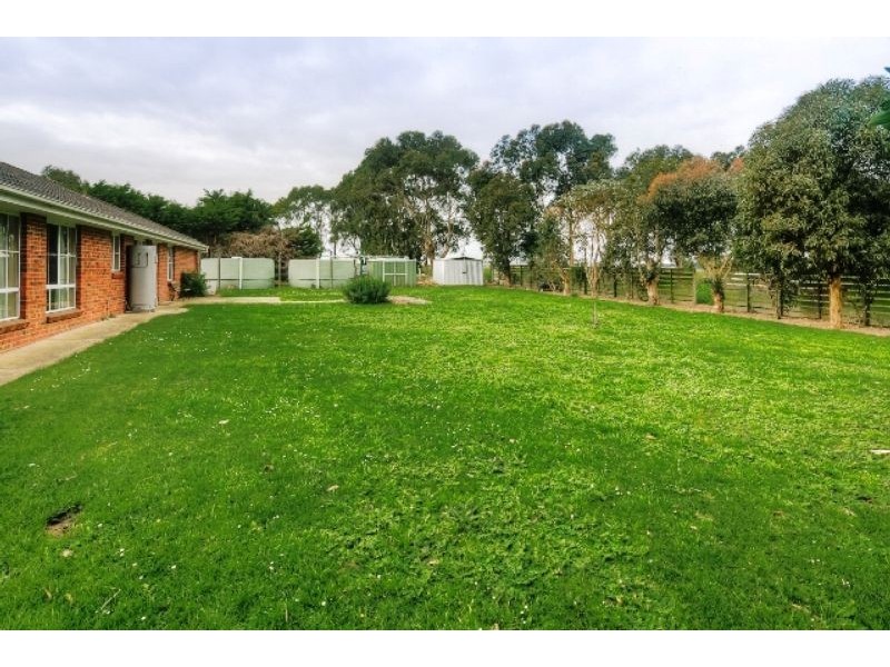 15 Commercial Road, Koroit VIC 3282