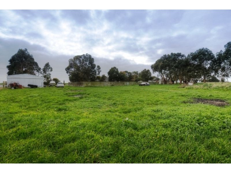 15 Commercial Road, Koroit VIC 3282