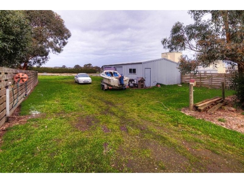 15 Commercial Road, Koroit VIC 3282
