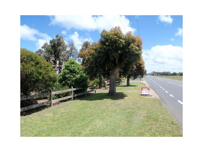 15 Commercial Road, Koroit VIC 3282
