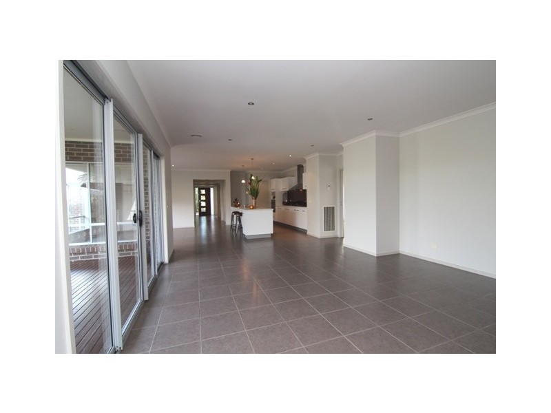 11 Huntingfield Drive, Warrnambool VIC 3280