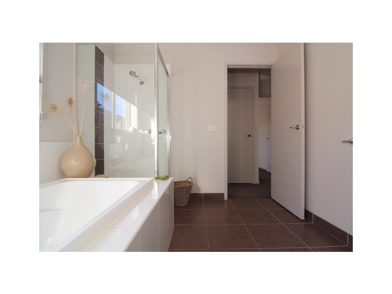 11 Huntingfield Drive, Warrnambool VIC 3280