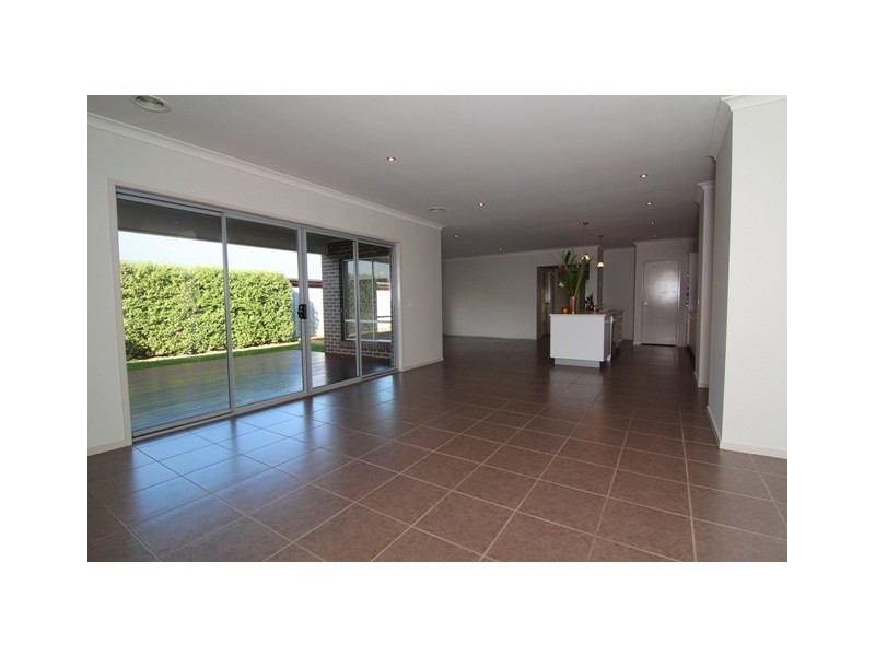 11 Huntingfield Drive, Warrnambool VIC 3280