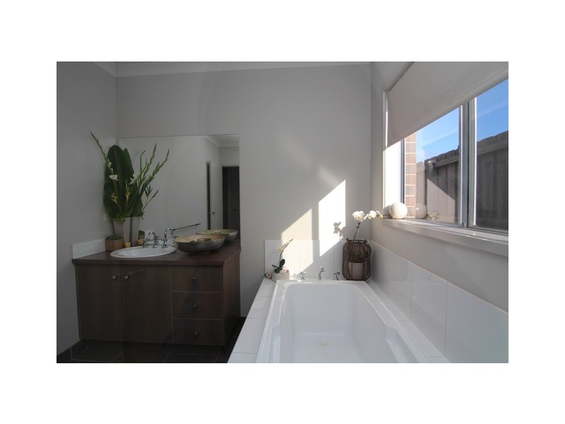 11 Huntingfield Drive, Warrnambool VIC 3280