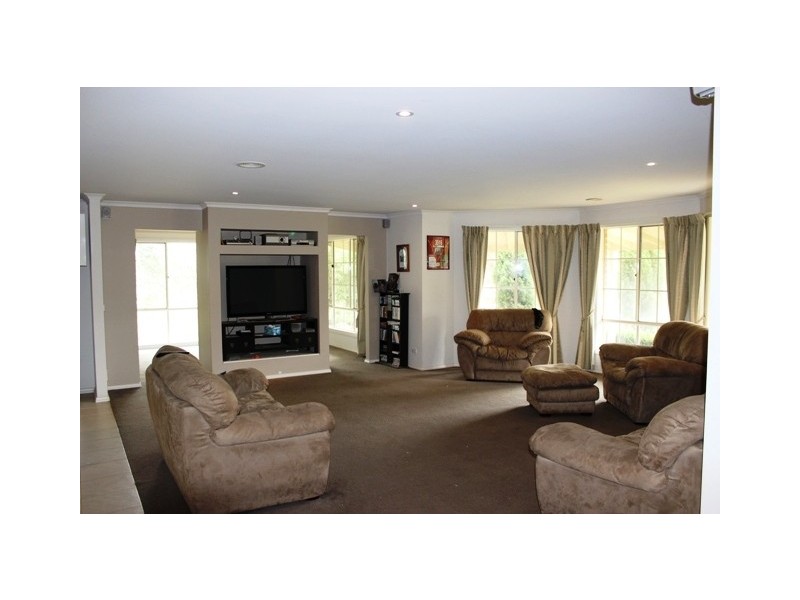 15 Clarke Street, Allansford VIC 3277