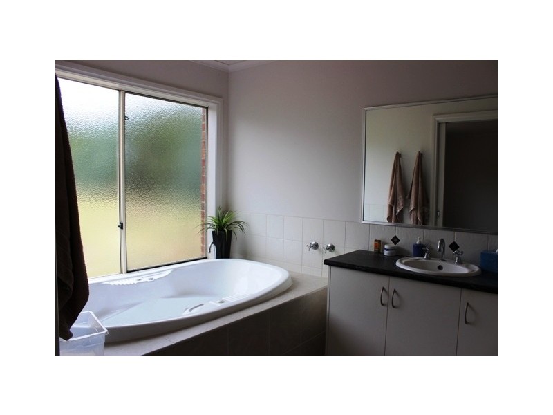 15 Clarke Street, Allansford VIC 3277