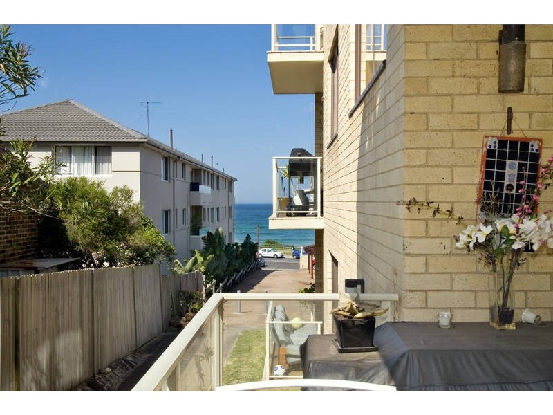 2/62 Carrington Parade, Curl Curl NSW 2096