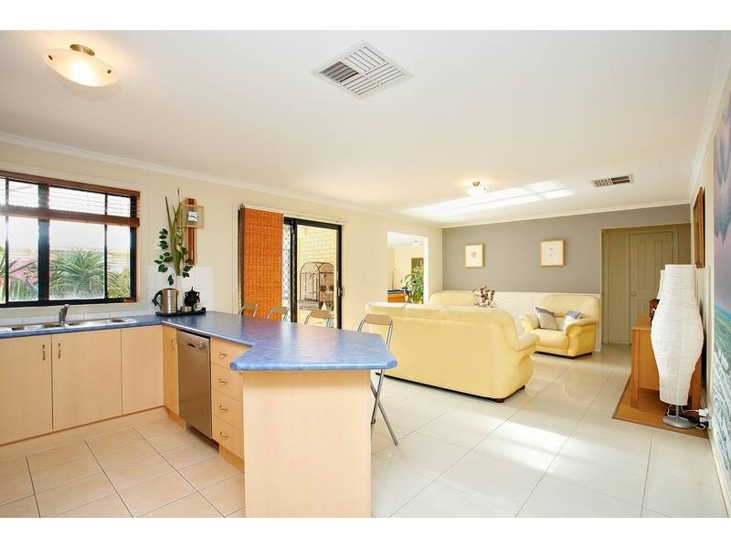 22 Blue Bay Ave, Aldinga Beach SA 5173