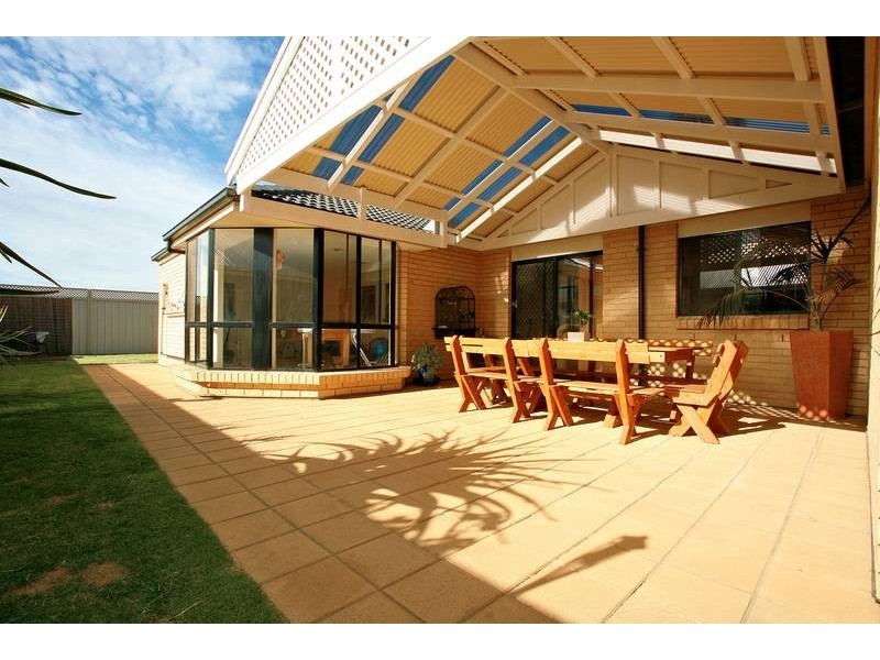 22 Blue Bay Ave, Aldinga Beach SA 5173