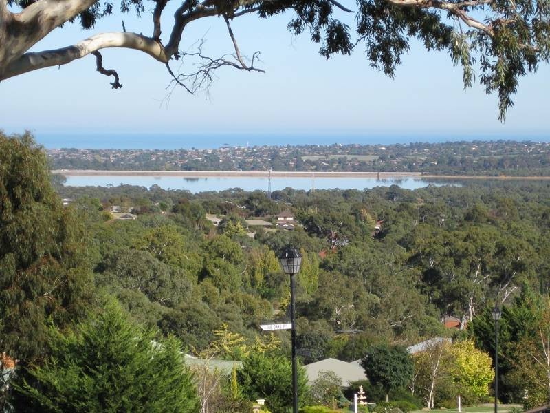 2 The Oaks Parade, Aberfoyle Park SA 5159