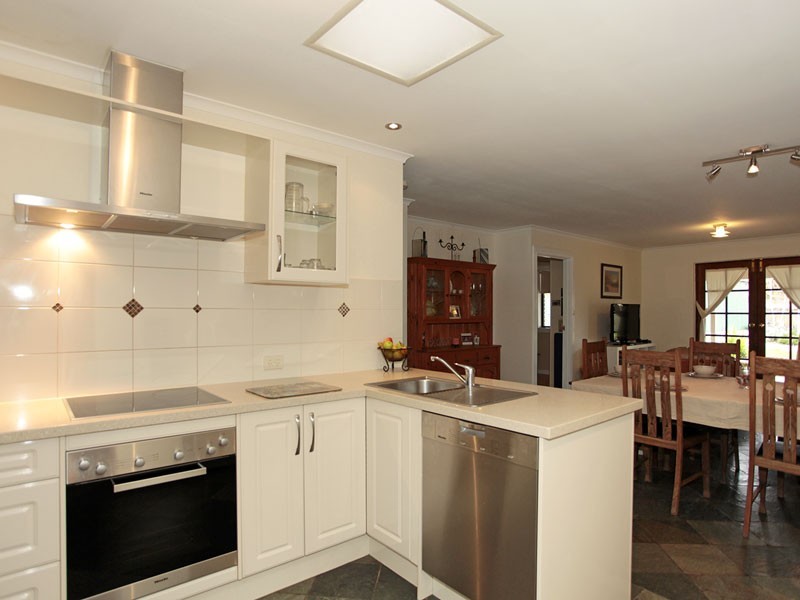 2 Quinn Road, Willunga SA 5172